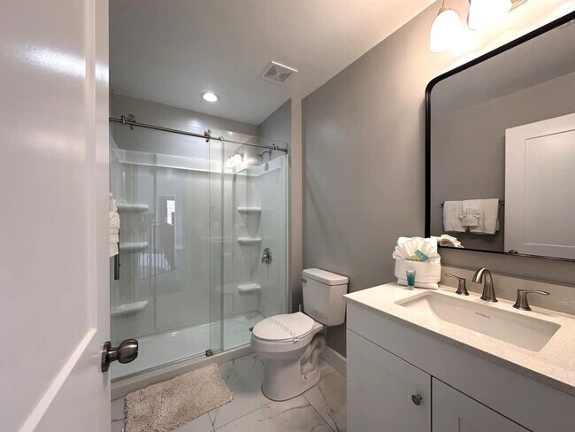 Building Photo - 421 Cabello Dr