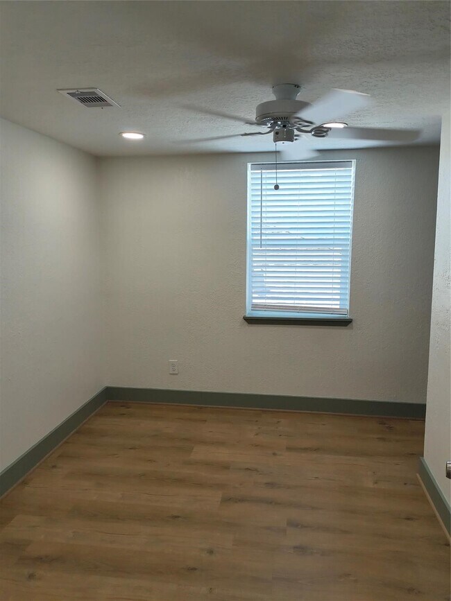 Building Photo - 2305 55th St