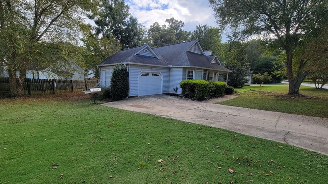 Building Photo - 3 Bed, 2 Bath Home Available in Simpsonville