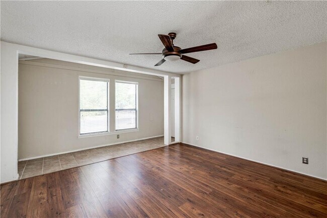 Building Photo - 1101 S Trace Dr
