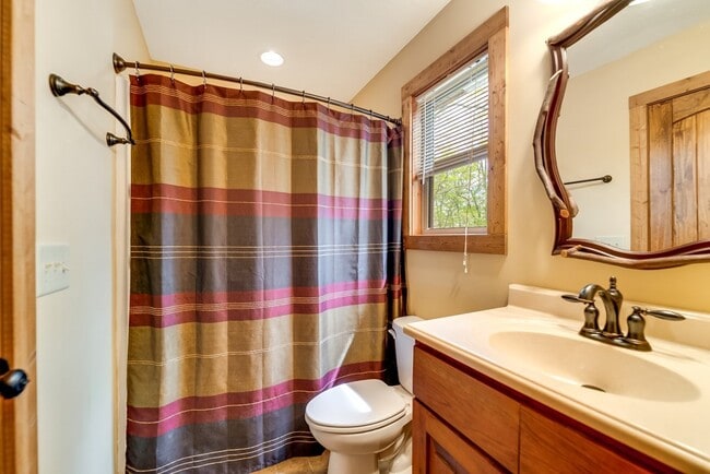 Building Photo - 651 Chalk Hill Rd