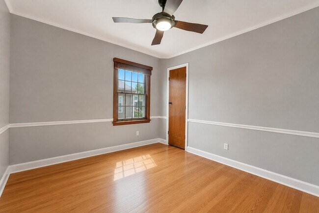 Building Photo - 6452 S Knox Ave