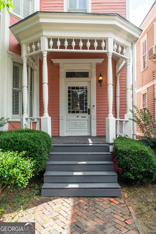 Building Photo - 875 Orange Terrace