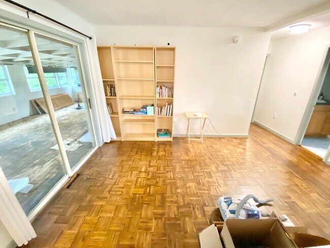 Building Photo - 2 Bedroom Home in Burlington VT Available ...