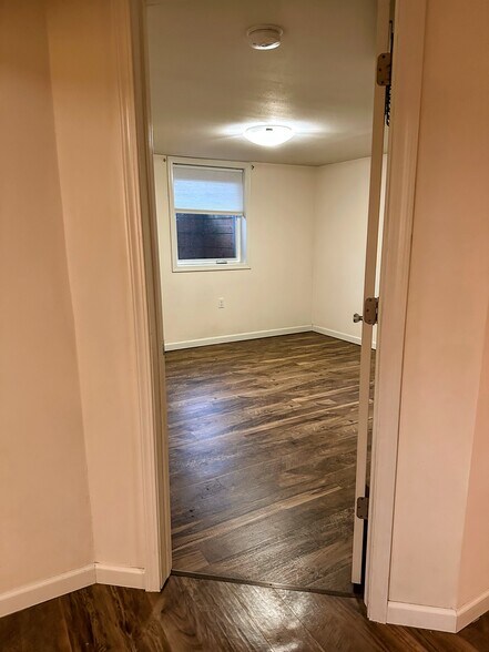 Building Photo - 7411 N Vincent Ave