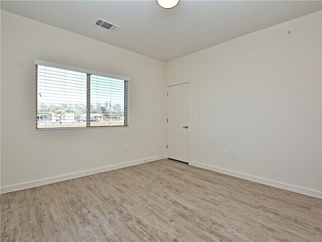 Building Photo - 7805 Cooper Ln