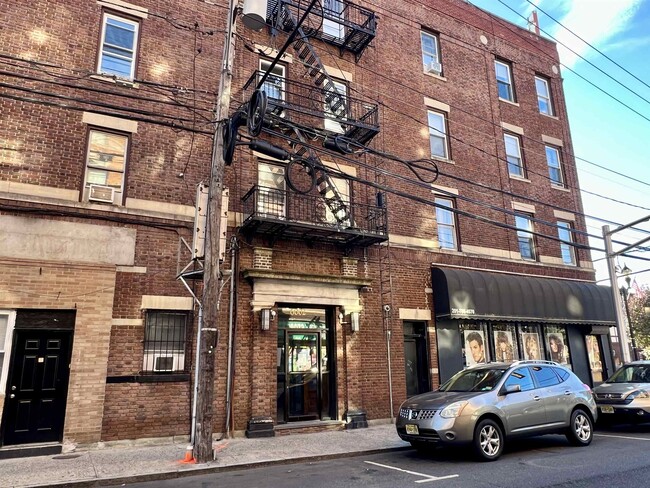 Building Photo - 6002 Hudson Ave