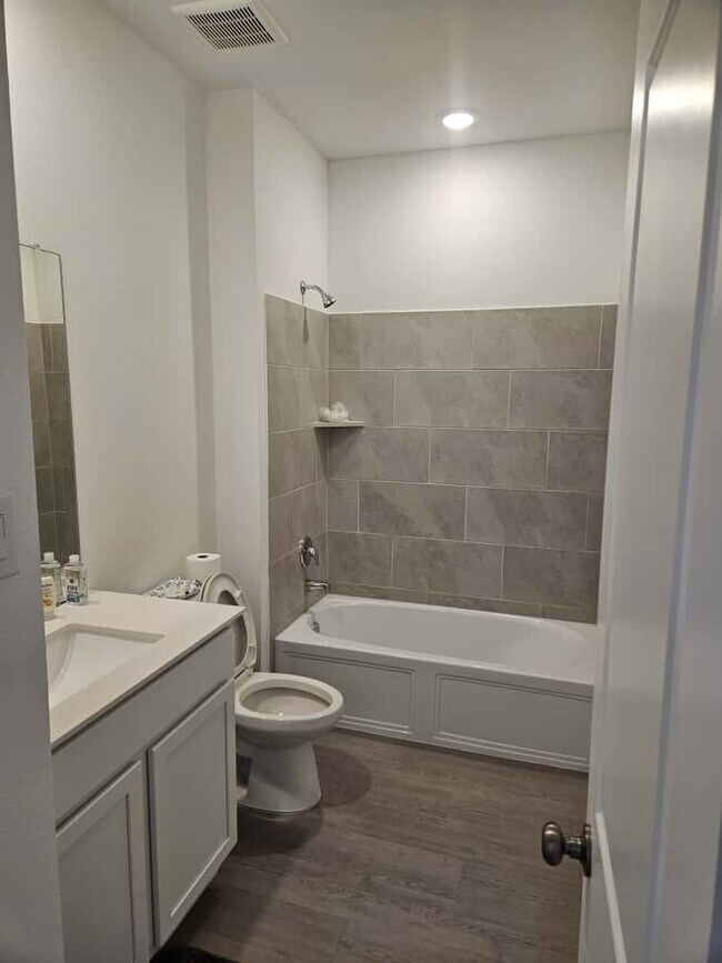 Building Photo - 26610 Coast Redwood Dr