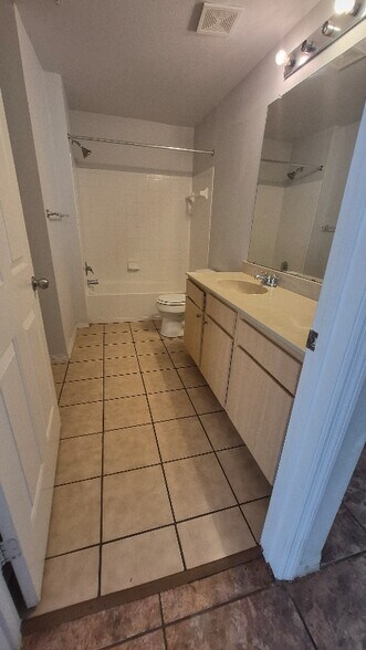 Building Photo - 1990 Erving Cir