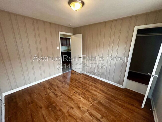 Building Photo - 242 Emerling Dr