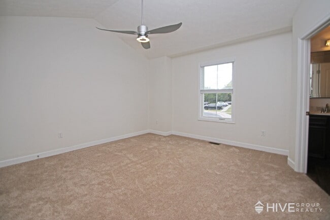 Building Photo - Modern 3BR Townhouse with Private Backyard...