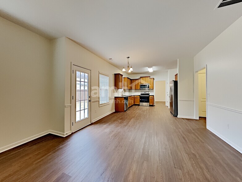 Building Photo - 3199 Arbor Oaks Dr SW