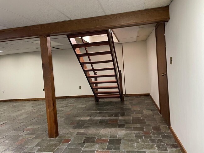 Building Photo - 20 Magee Dr