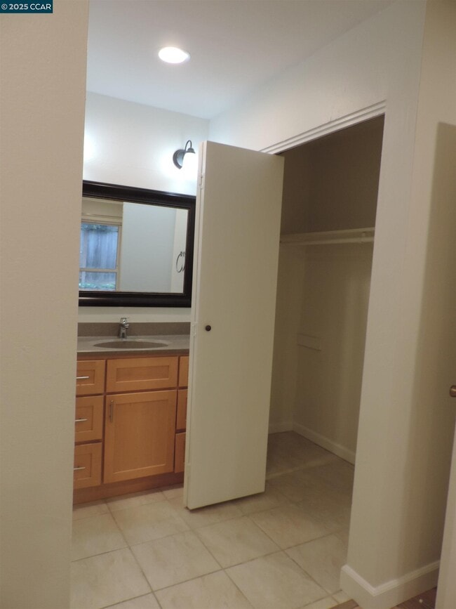 Building Photo - 1919 Ygnacio Valley Rd