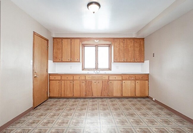 Building Photo - 4633 Warner Rd