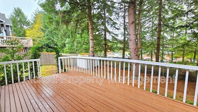 Building Photo - 12220 Ravena Pl NW