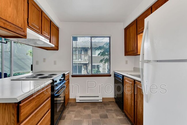 Building Photo - 5660 SW 180th Ave