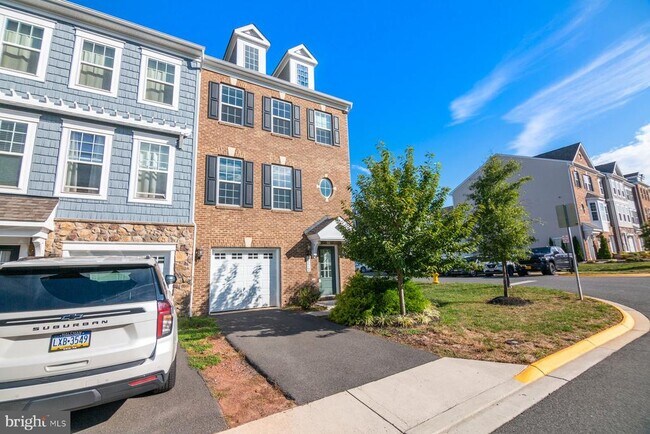 Building Photo - 8772 Elsing Green Dr