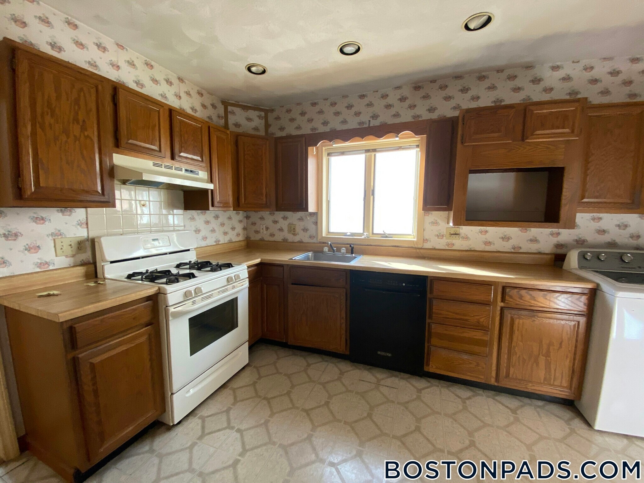 Building Photo - 62 Union St