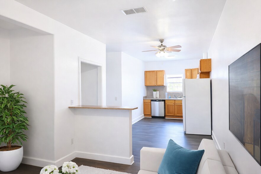 Building Photo - 10940 Helms Trl