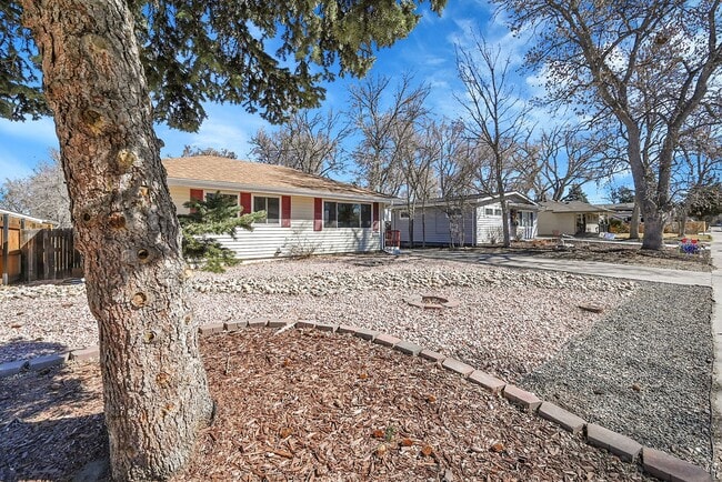 Building Photo - 5635 E Nebraska Way