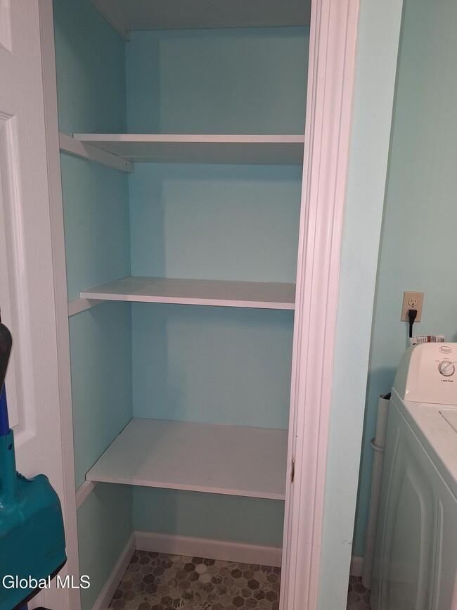 Building Photo - 1031 Saratoga Rd