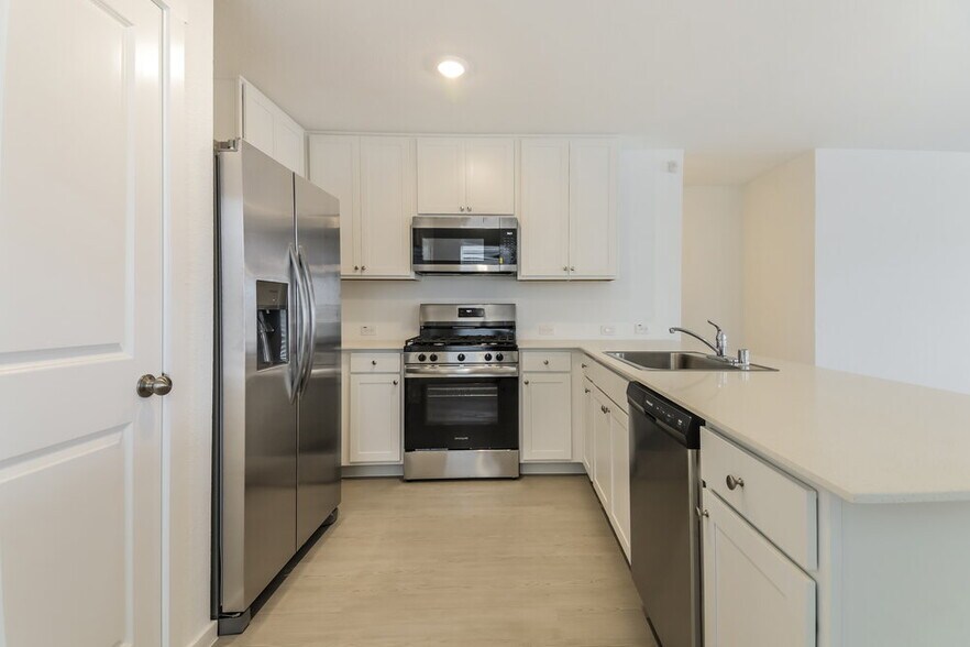 Building Photo - 1712 Crossbill St