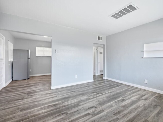 Building Photo - 2120 N Forgeus Ave
