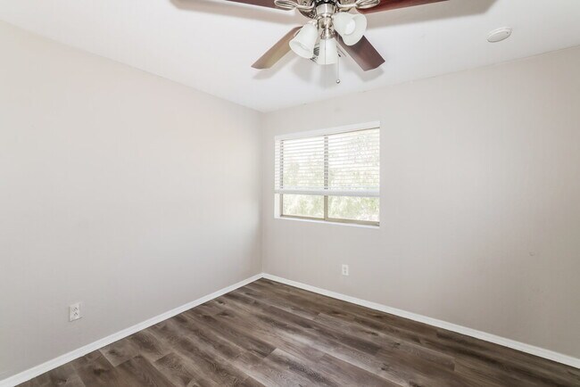 Building Photo - 13833 W Keim Dr