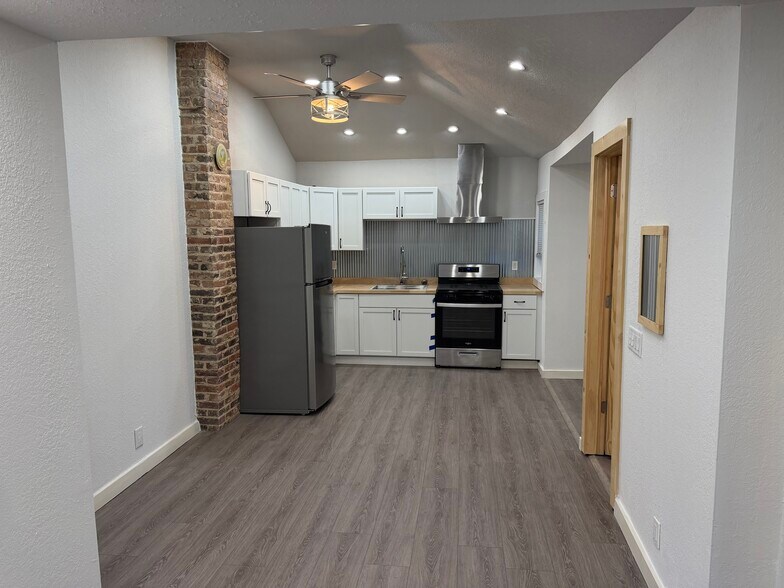 Building Photo - 618 North St