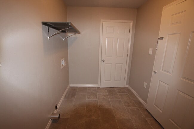 Building Photo - Lease Takeover Opportunity Available! 3 be...