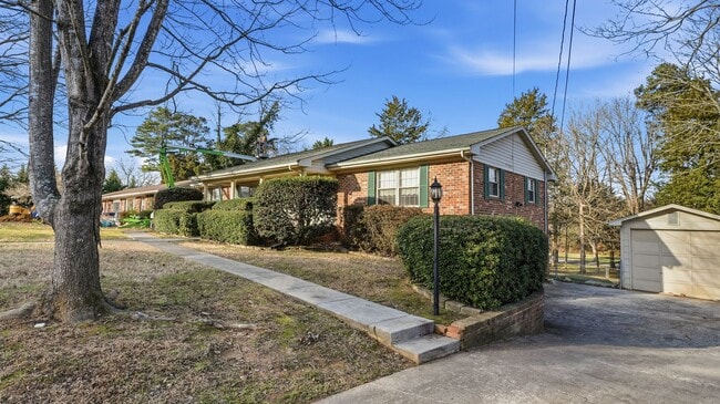 Building Photo - 3 bedroom Cleveland home!