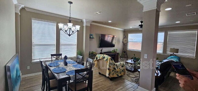 Building Photo - 7813 Cattlemen Dr