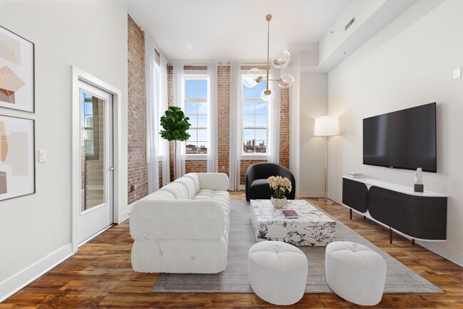 Primary Photo - 6200 Hudson Ave
