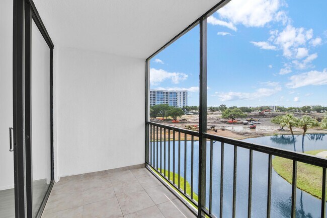 Building Photo - 7754 Lakeside Blvd