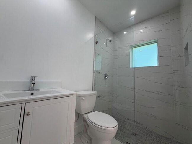 Building Photo - 501 El Prado