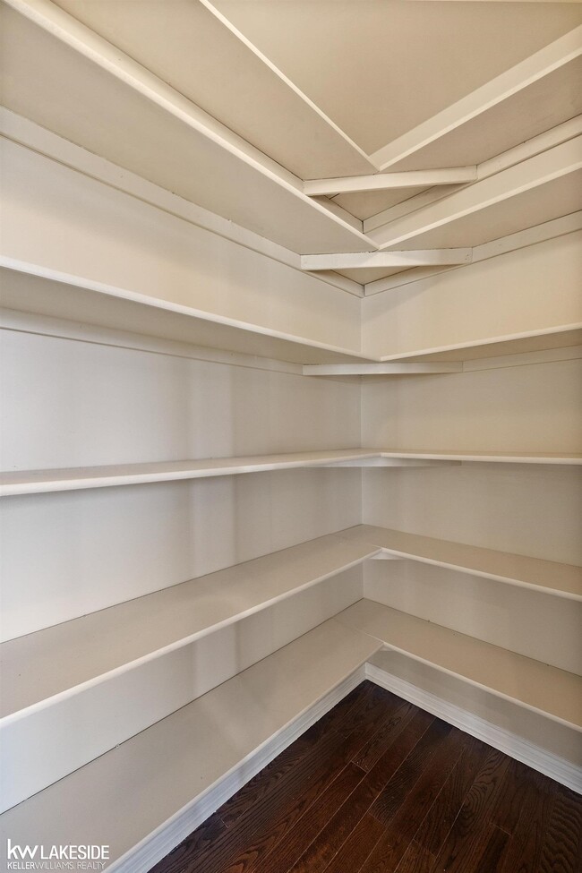 Building Photo - 46267 Terrace Dr