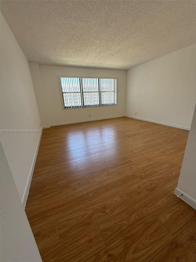 Building Photo - 5000 N Ocean Blvd