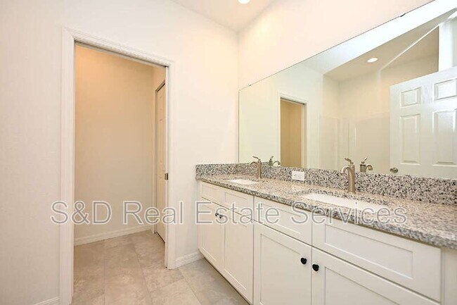 Building Photo - 1011 N Brunnell Pkwy