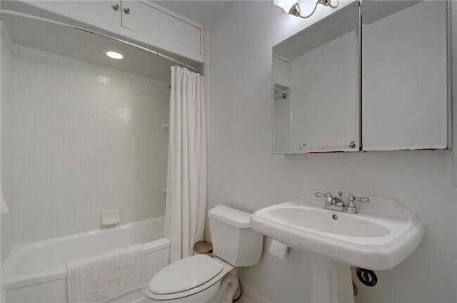 Building Photo - 4518 Red River St