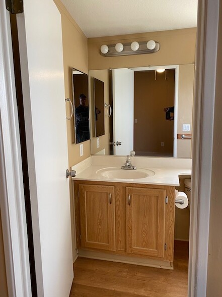 Master bath - 11275 N 99th Ave