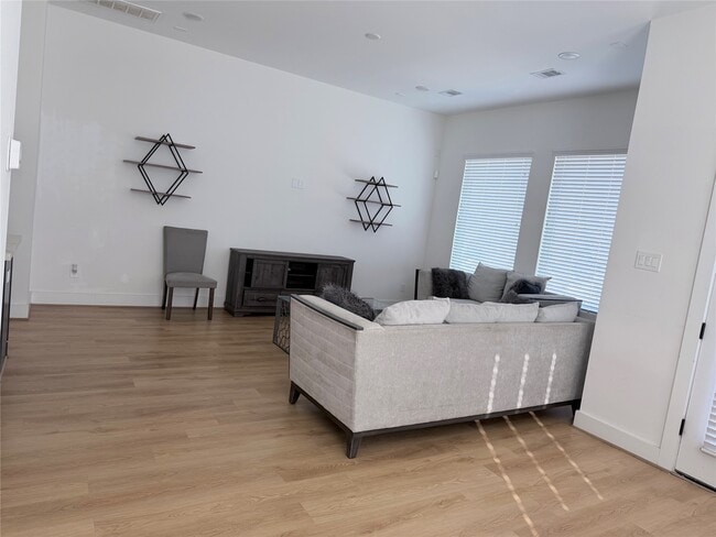 Building Photo - 5928 Conley St