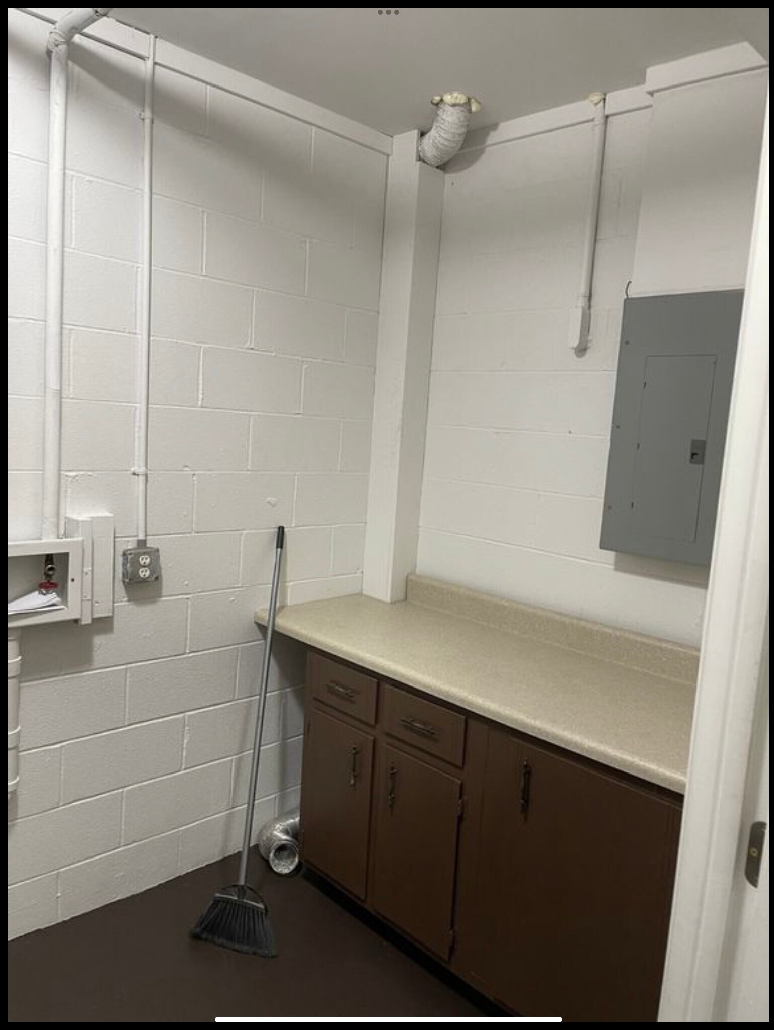 Building Photo - 1053 Red Apple Ct