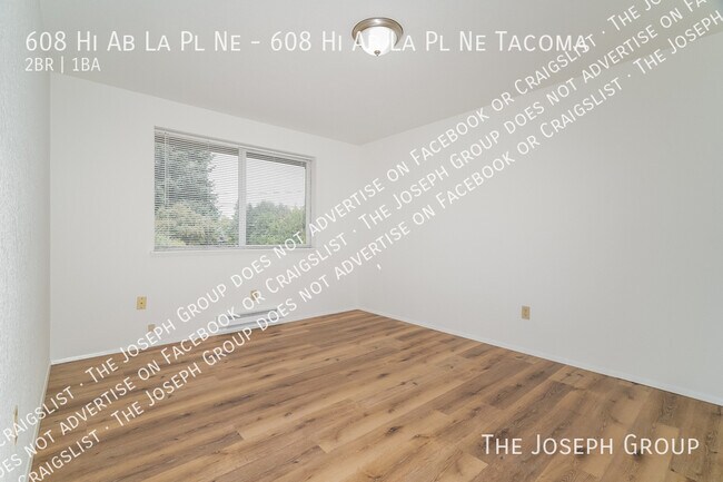 Building Photo - 608 Hi-Ab-La Pl NE