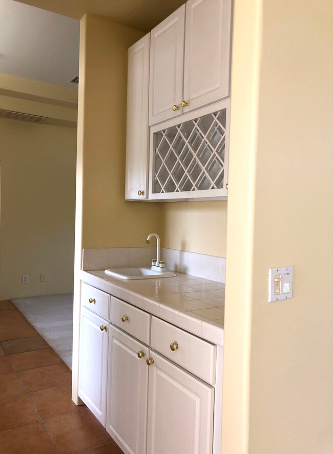 Walk-up bar - 72836 Mesa View Dr