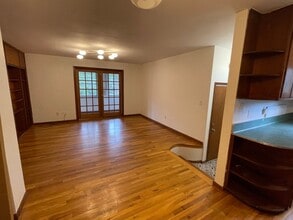 Building Photo - Great 2nd Floor 2 Bedroom, 1 Bath In Duckpond