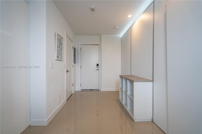 Building Photo - 924 Marseille Dr