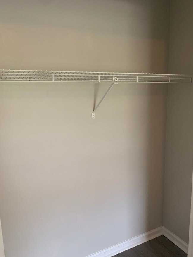 Building Photo - This charming 3-bed, 2.5-bath townhome is available for rent.