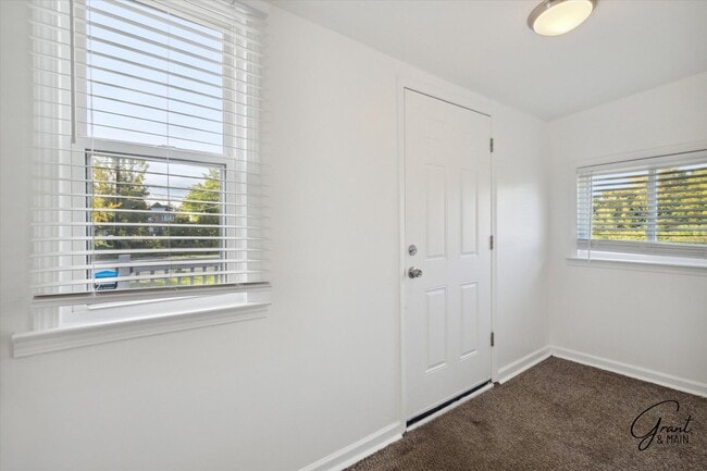 Building Photo - $1650 - Large 4 Bedroom, Renovated Home