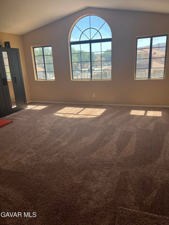 Building Photo - 325 Rainbow Terrace